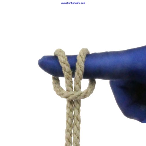 https://www.theduchy.com/wp-content/uploads/2017/12/Larks-Head-Knot.jpg