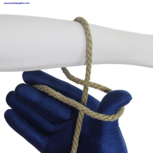 https://www.theduchy.com/wp-content/uploads/2017/12/One-Handed-Slip-Knot.jpg